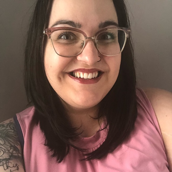 Meet your Posher, Krystal - Picture 2 of 3